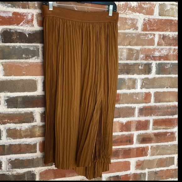 VINCE Silk Blend High Rise Crinkle Pleated Midi Skirt - Tan - Size M - Picture 3 of 9